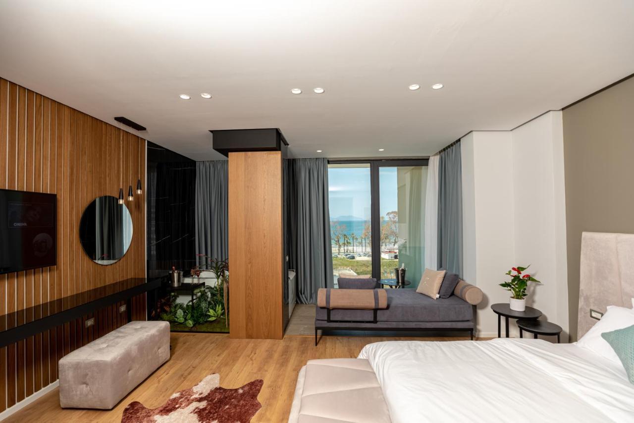 Ames & Hotel Vlorë