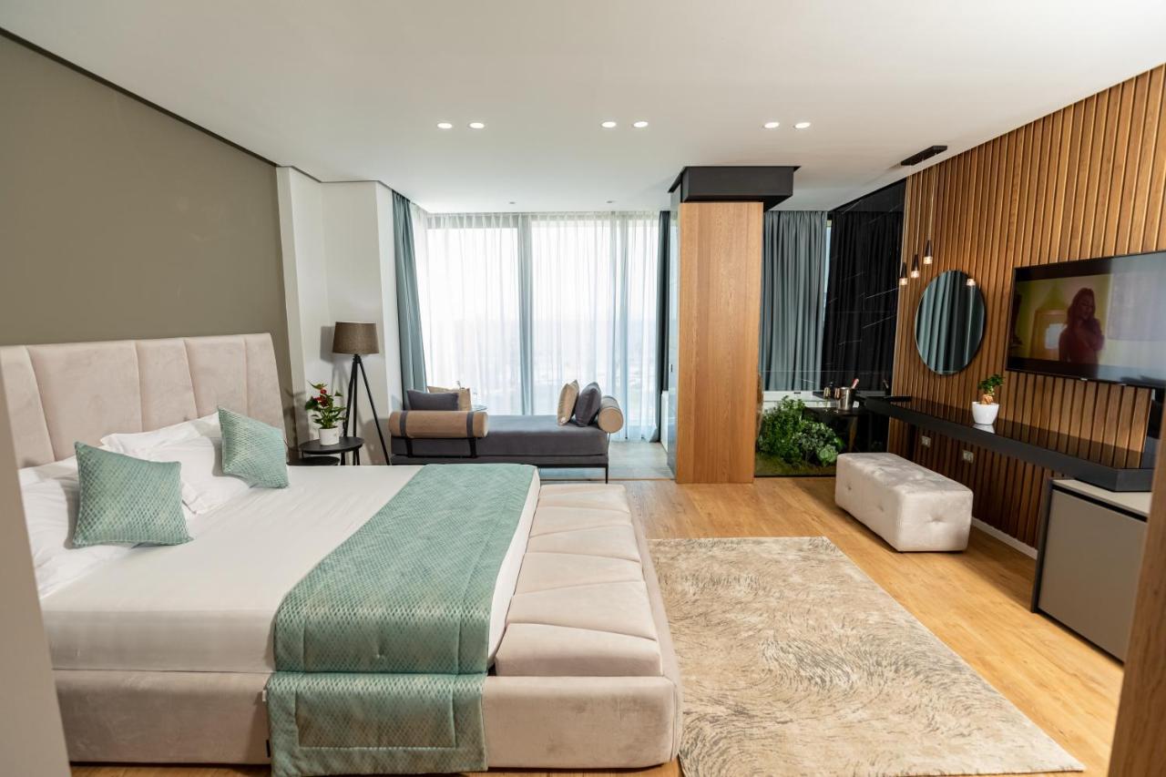 Hotel Ames & 4*